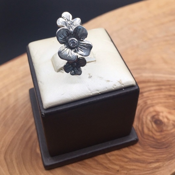 Silver flower ring - Picture 3 of 8